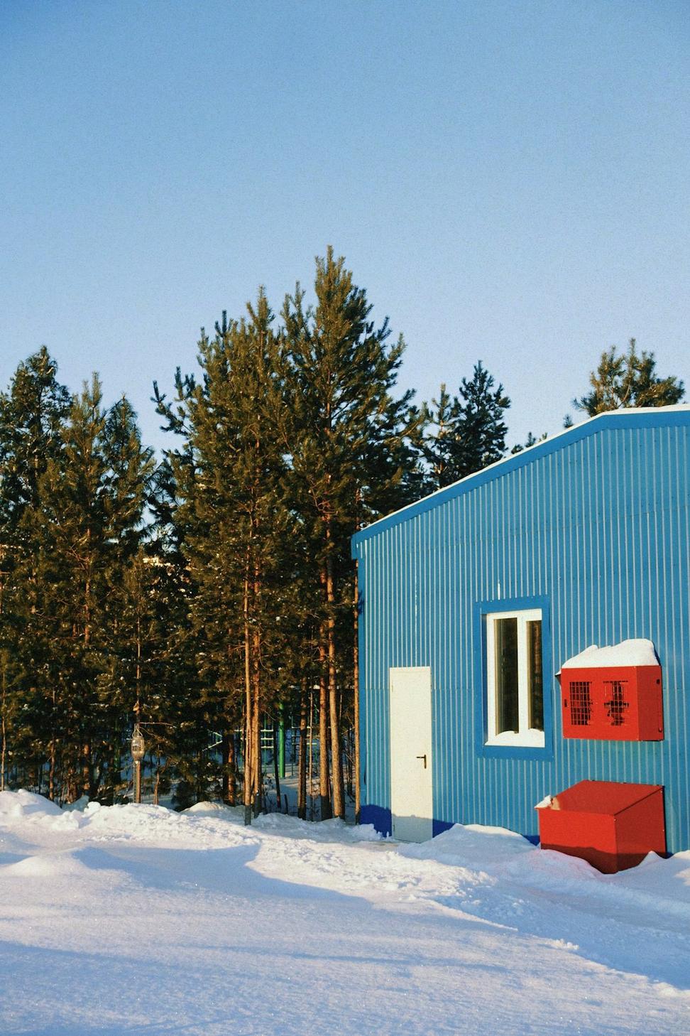 Commercial cold climate building